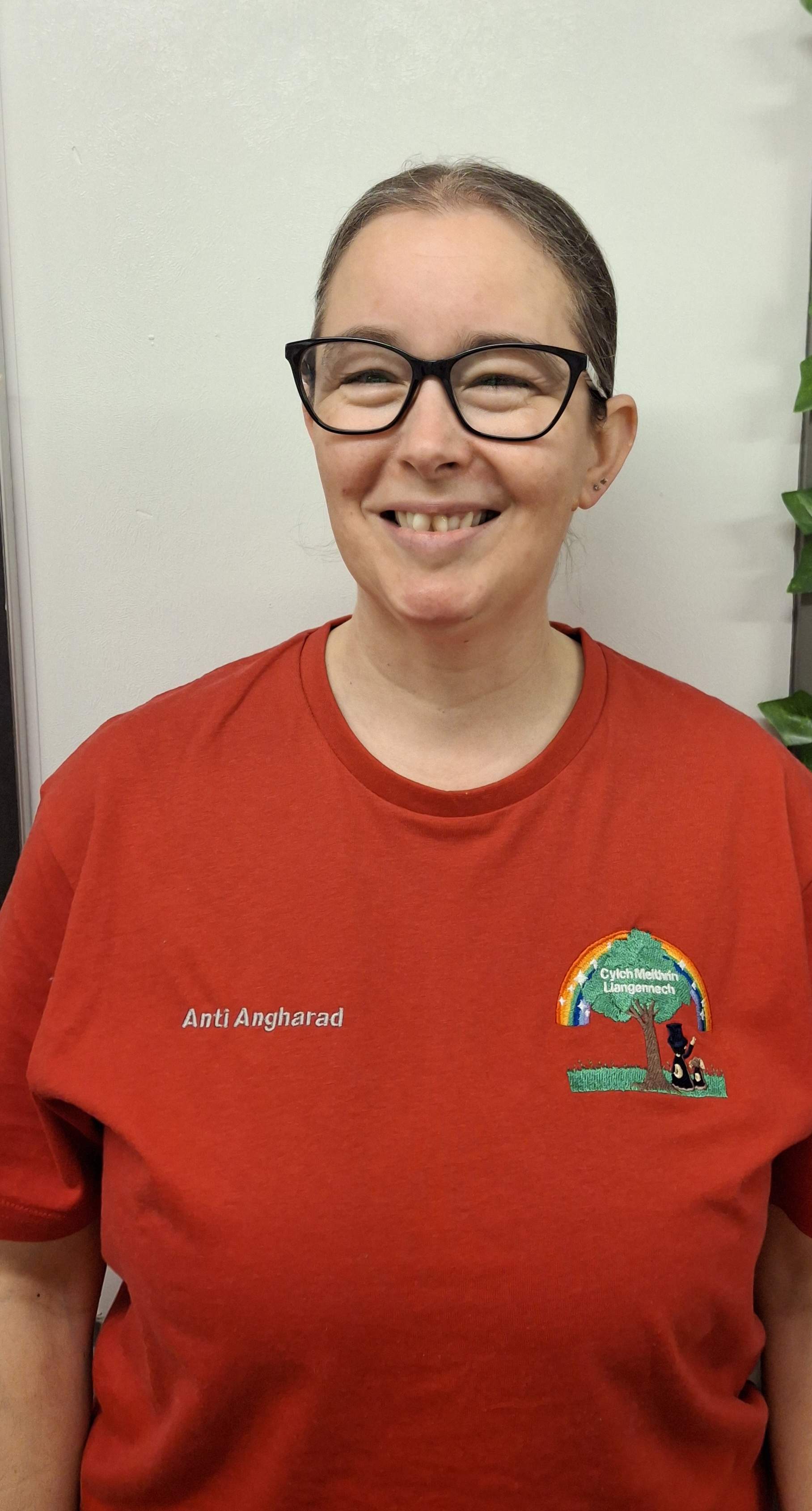 Angharad Jayne Cylch Meithrin Llangennech - Y Caban