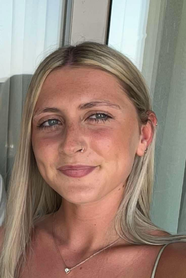 Chloe Docherty Meithrinfa o law i law