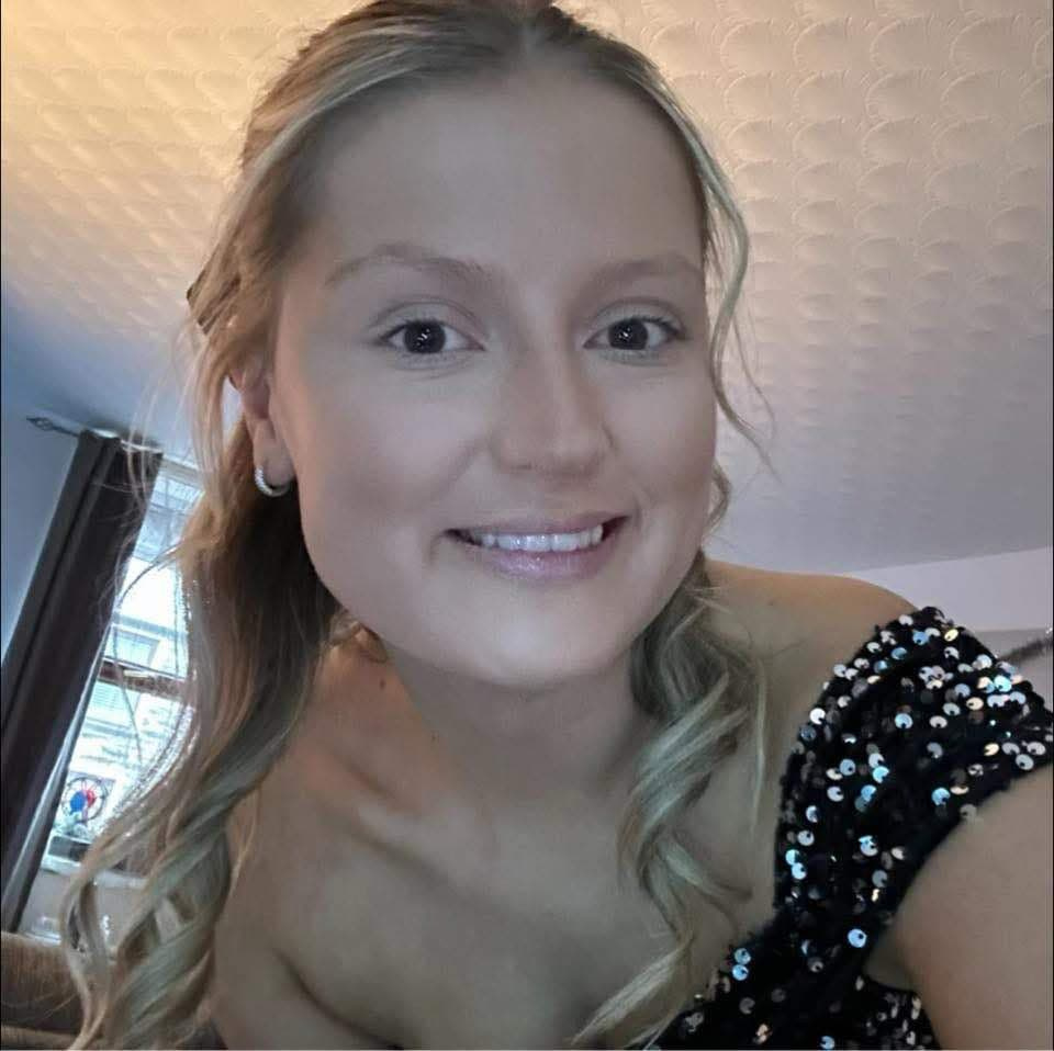 Emily Docherty Meithrinfa o law i law